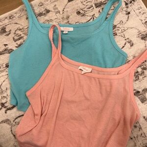 Bundle of women’s crop tank tops